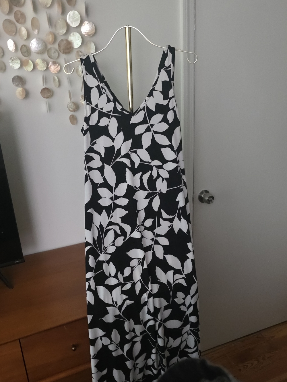 Karen Kane Black and White Leaf-Print V-Neck Maxi Dress